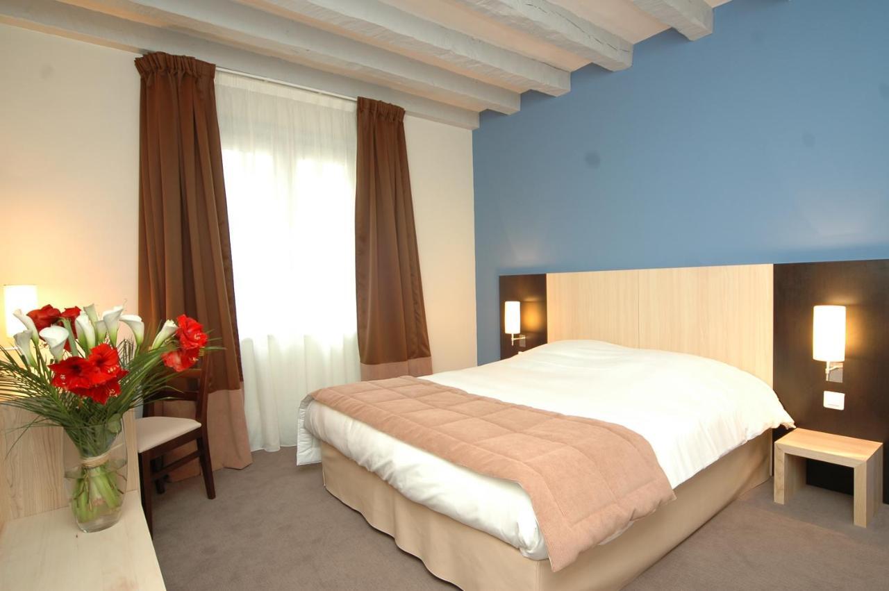 Logis Hotel La Croix Blanche Fontevraud Room photo